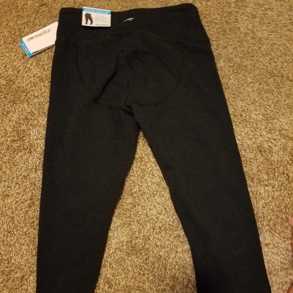 Marika Capri Workout Pants. Medium. - Picture 2 of 4